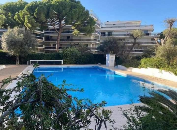 Juan Les Pins Tanit Studio Climatise Vue Sur Mer Piscine Antibes Bagian luar foto