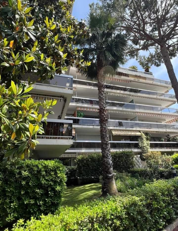 Juan Les Pins Tanit Studio Climatise Vue Sur Mer Piscine Antibes Bagian luar foto