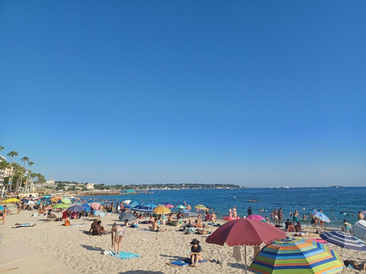 Juan Les Pins Tanit Studio Climatise Vue Sur Mer Piscine Antibes Bagian luar foto