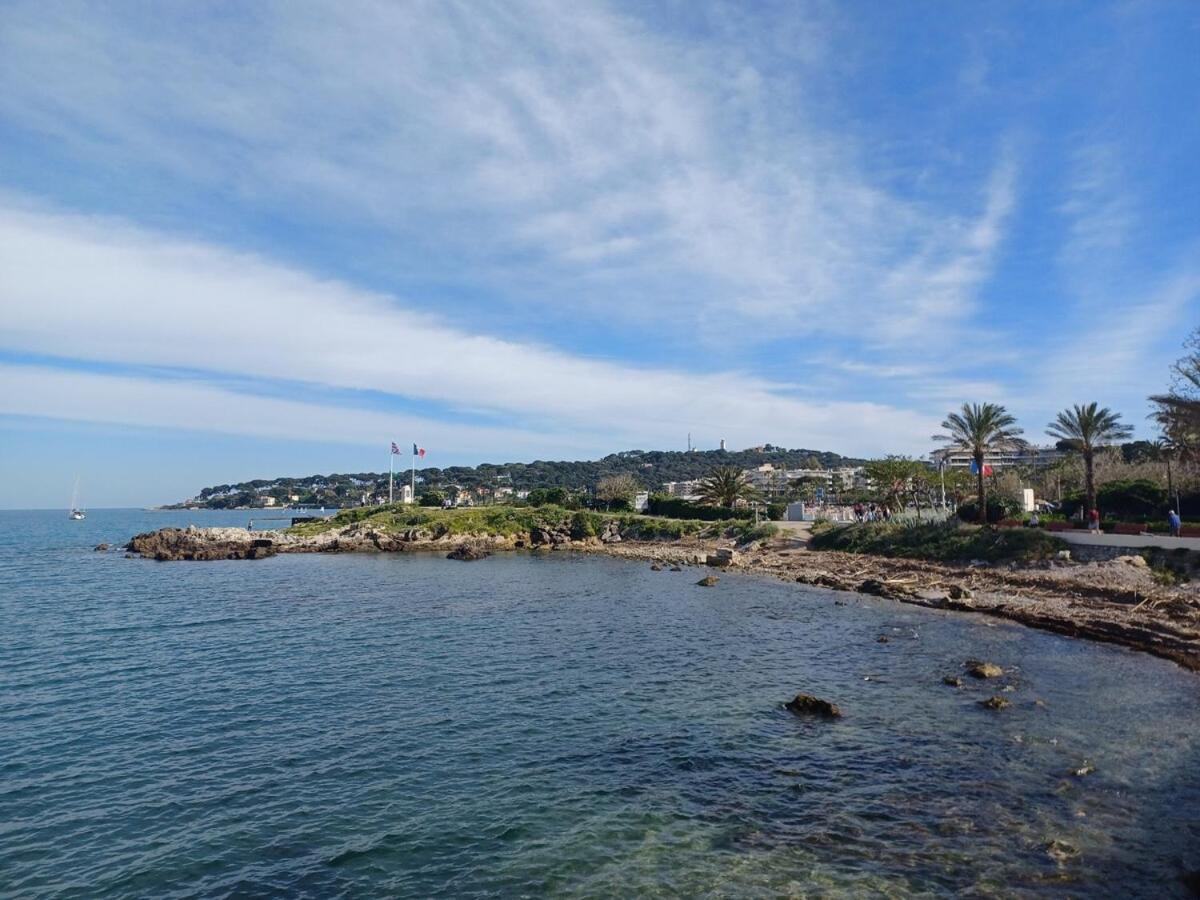 Juan Les Pins Tanit Studio Climatise Vue Sur Mer Piscine Antibes Bagian luar foto